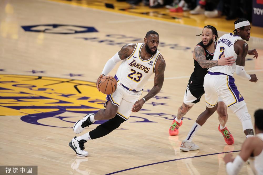 以及他在三 以及他在三